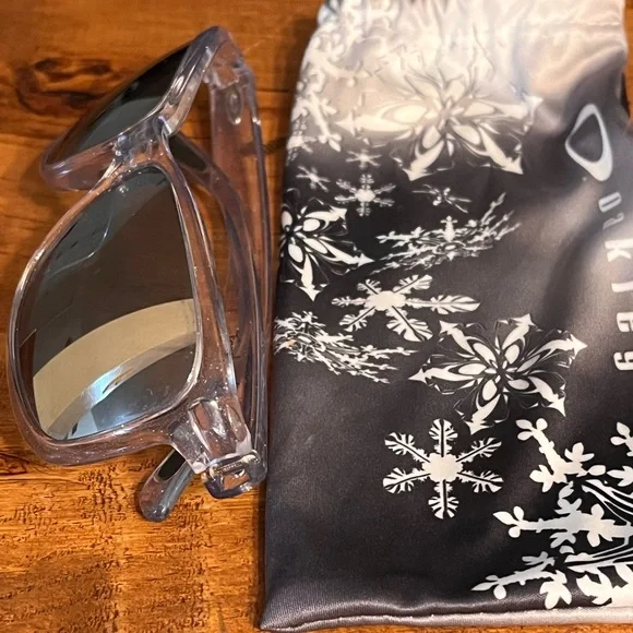 Brand New!! Oakley Forehand Sunglasses - Picture 2 of 8